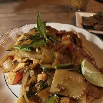 Lao Lao Bar - Drunken Noodles - Laotian Near Me - Toronto, Ontario