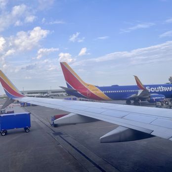 Southwest Airlines - Fins up early in the morning - Airlines Near Me - Nashville, Tennessee