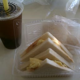 Mango black tea with bubbles and egg/cheese sandwich
