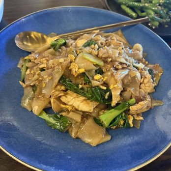 Lamaii - Pad see ew chicken - Thai Near Me - Las Vegas, Nevada Lamaii - Pad see ew chicken - Thai Near Me - Las Vegas, Nevada