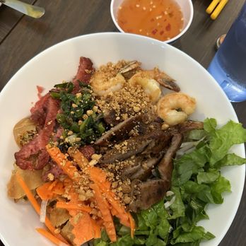 Hai Quynh Restaurant - Combo Vermicelli - Vietnamese Near Me - Rockford, Illinois