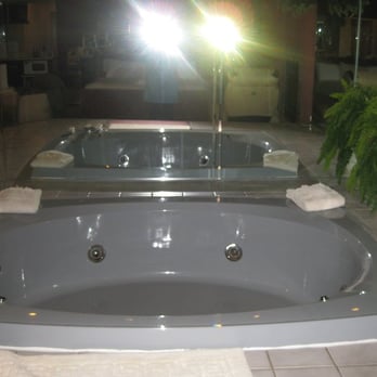 Sybaris Pool Suites - Hot Tub - Hotels Near Me - Northbrook, Illinois