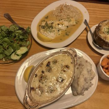 J R Maxwell - Haddock (requested piccata style), Maine scallops (requested scampi style) w/ side salad, vegetable, mashed potatoes, and French onion soup - American Near Me - Bath, Maine