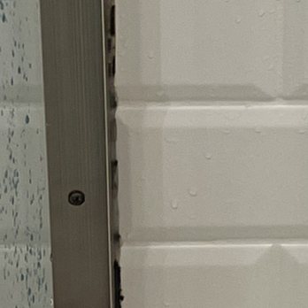 Hilton Garden Inn Davis Downtown - Mold in the shower and bottom of tub - Hotels Near Me - Davis, California Hilton Garden Inn Davis Downtown - Mold in the shower and bottom of tub - Hotels Near Me - Davis, California