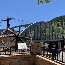 Town Lift Ski and Snowboard Rentals
