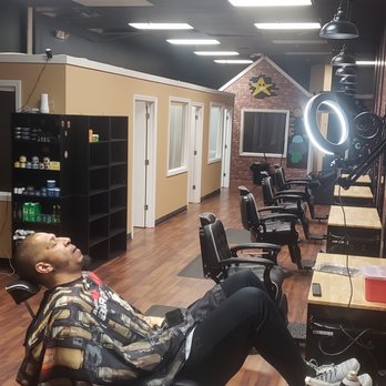 Stewart's Barbershop - Mature, Quiet atmosphere - Barbers Near Me - Bloomfield, Connecticut Stewart's Barbershop - Mature, Quiet atmosphere - Barbers Near Me - Bloomfield, Connecticut
