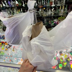 Tom's Smoke Shop