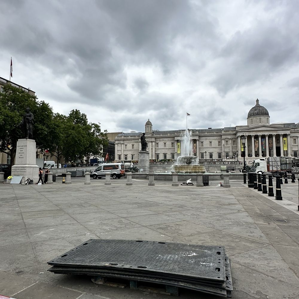 Trafalgar Square - Landmarks & Historical Buildings Near Me - London, XGL