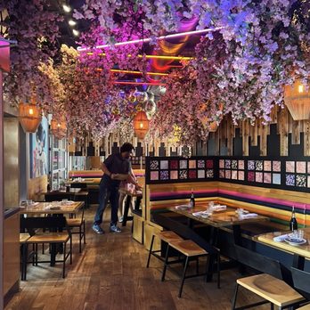 Lucky Robot Restaurant - Dinning Area - Sushi Bars Near Me - Austin, Texas Lucky Robot Restaurant - Dinning Area - Sushi Bars Near Me - Austin, Texas