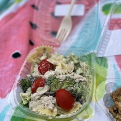 Mom's Apple Pie Hill High - Chicken salad