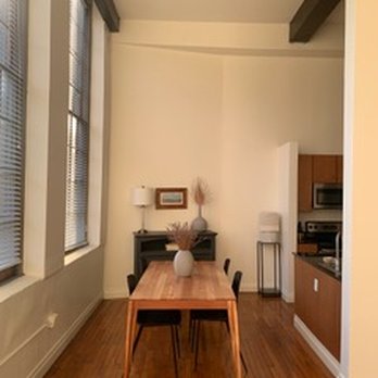 Brender Luxury Properties - Dining Area with Lots of Natural Light - Apartments Near Me - New Orleans, Louisiana Brender Luxury Properties - Dining Area with Lots of Natural Light - Apartments Near Me - New Orleans, Louisiana