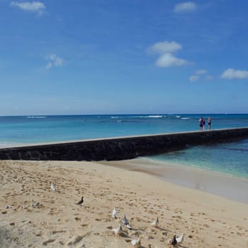 Kaimana Beach - Snorkel to the right of the wall -- and head out past the end for clearer water - Beaches Near Me - Honolulu, Hawaii Kaimana Beach - Snorkel to the right of the wall -- and head out past the end for clearer water - Beaches Near Me - Honolulu, Hawaii