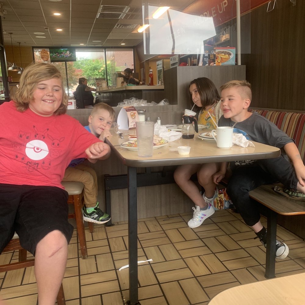 Huddle House - Seating occupied - American Near Me - Helen, Georgia Huddle House - Seating occupied - American Near Me - Helen, Georgia