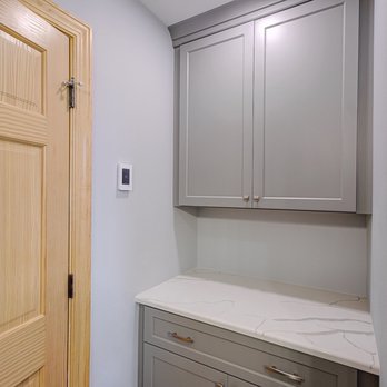 J&J Contractors I - Remodeled master bath - General Contractors Near Me - Greendale, Wisconsin J&J Contractors I - Remodeled master bath - General Contractors Near Me - Greendale, Wisconsin