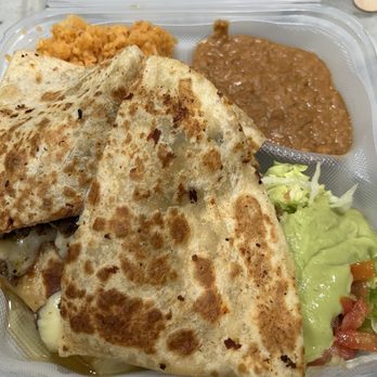 El Gran Tapatio Mexican Grill - 17. Quesadilla Plate beef fajita - Mexican Near Me - San Antonio, Texas El Gran Tapatio Mexican Grill - 17. Quesadilla Plate beef fajita - Mexican Near Me - San Antonio, Texas