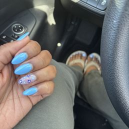 Tracy did my nails and I love her so much! She takes her time and gives you the design you want! I highly recommend her! 10/10 Tracy did my nails and I love her so much! She takes her time and gives you the design you want! I highly recommend her! 10/10