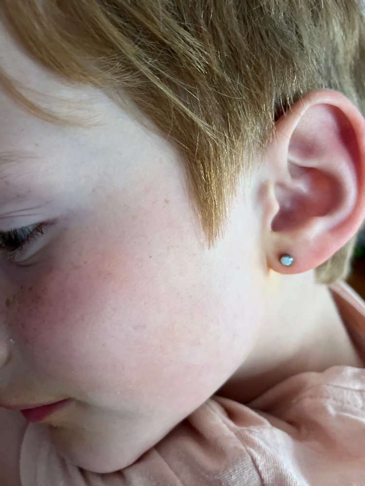 Rubi's Piercing Logo