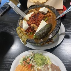 El Pueblo - Molcajete