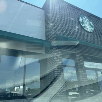 Starbucks - Coffee & Tea Near Me - Grimsby, Ontario