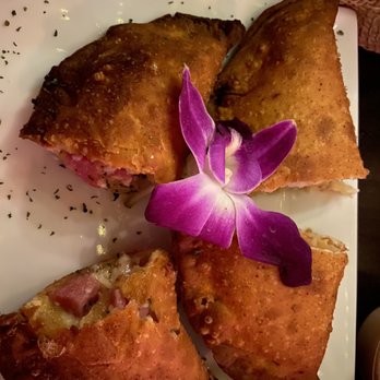 Mojitos Restaurant Bar - Empanadas hawaiiana - Latin American Near Me - Jackson Heights, New York
