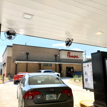 Chick-fil-A - ows a car at a gas station - Fast Food Near Me - Tallahassee, Florida Chick-fil-A - ows a car at a gas station - Fast Food Near Me - Tallahassee, Florida