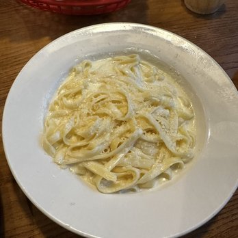 BiBa's Italian Restaurant - Fettuccine Alfredo - Italian Near Me - Chattanooga, Tennessee