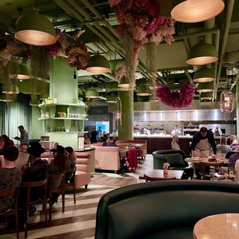 Atrium - Dining area - New American Near Me - Atlanta, Georgia