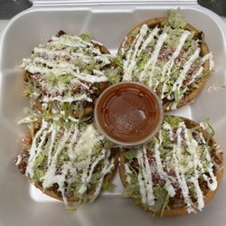 Deliciosos Tamales - Sopes de adobada