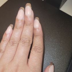 Vy Nails