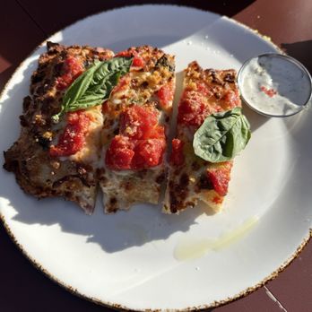 De La Nonna Big Bear - Margarita pizza made out of focaccia bread!!!  Yes please! - Pizza Near Me - Big Bear Lake, California