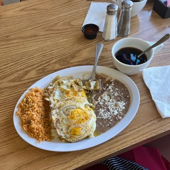 El Jacal Mexican Restaurant - Chilaquiles verdes con café negro. Green Chilaquiles Verdes con 2 Huevos - Mexican Near Me - Phoenix, Arizona El Jacal Mexican Restaurant - Chilaquiles verdes con café negro. Green Chilaquiles Verdes con 2 Huevos - Mexican Near Me - Phoenix, Arizona
