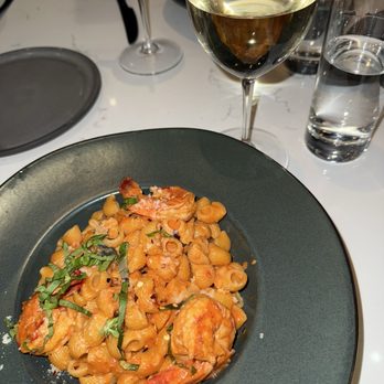 Casanova - Pipette with shrimp, Sauvignon blanc - Pizza Near Me - New Haven, Connecticut