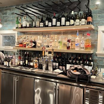 The Windmill Bistro - The bar - Breakfast & Brunch Near Me - Sumner, Washington