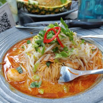 ViV - Red curry noodles with shrimp - Thai Near Me - New York, New York ViV - Red curry noodles with shrimp - Thai Near Me - New York, New York