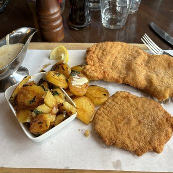 Restaurant Faustus - Pork schnitzel with fried potatoes and peppercorn sauce - German Near Me - Berlin, BE Restaurant Faustus - Pork schnitzel with fried potatoes and peppercorn sauce - German Near Me - Berlin, BE