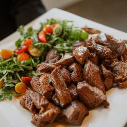Le's Kitchen Catering - Wok-Fried Filet Mignon

@vivianchenweddings
