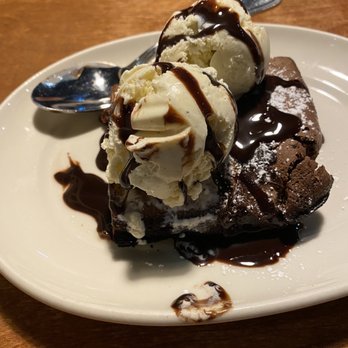 JP's Taproom+Grill - Brownie + vanilla bean ice cream - American Near Me - Kent, Washington JP's Taproom+Grill - Brownie + vanilla bean ice cream - American Near Me - Kent, Washington