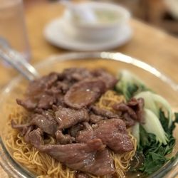 Cheung Hing - Beef and tender greens lo mein