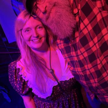 Paul's Oasis - Stage - Sports Bars Near Me - Knoxville, Tennessee