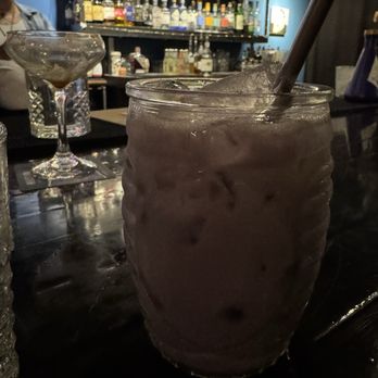 Mitch e Amaro - Halo Halo Back Girl - Cocktail Bars Near Me - North Kansas City, Missouri