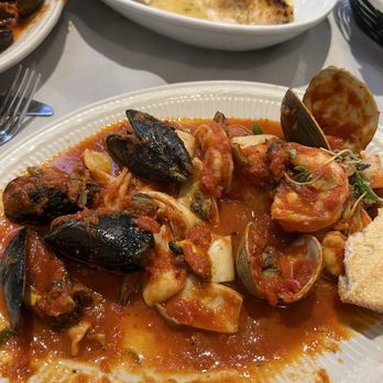 La Parma - Absolutely delicious seafood marinara, tender calamari, grit free clams and muscles, the sauce with their bread and a mouthful of wine. Wow - Italian Near Me - Huntington, New York La Parma - Absolutely delicious seafood marinara, tender calamari, grit free clams and muscles, the sauce with their bread and a mouthful of wine. Wow - Italian Near Me - Huntington, New York
