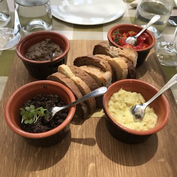 Antinori nel Chianti Classico - Bruschetta appetizer - Wineries Near Me - Florence, FI