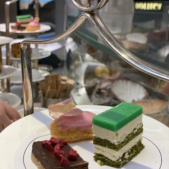 Fortnum & Mason Heathrow - Desserts - Coffee & Tea Near Me - London, XGL Fortnum & Mason Heathrow - Desserts - Coffee & Tea Near Me - London, XGL