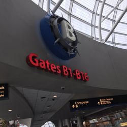 Queen City Gifts and News - Located near entrance to Concourse B Gates one through 16