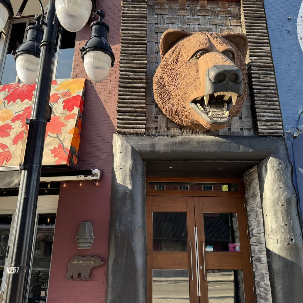 The Grizzly Grill - Bear was a nice touch - Canadian (New) Near Me - Kingston, Ontario