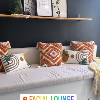 Facial Lounge - The waiting area - Skin Care Near Me - Corona Del Mar, California Facial Lounge - The waiting area - Skin Care Near Me - Corona Del Mar, California