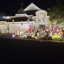 Nellie Gail Ranch Christmas Lights - Gallup Circle Elves