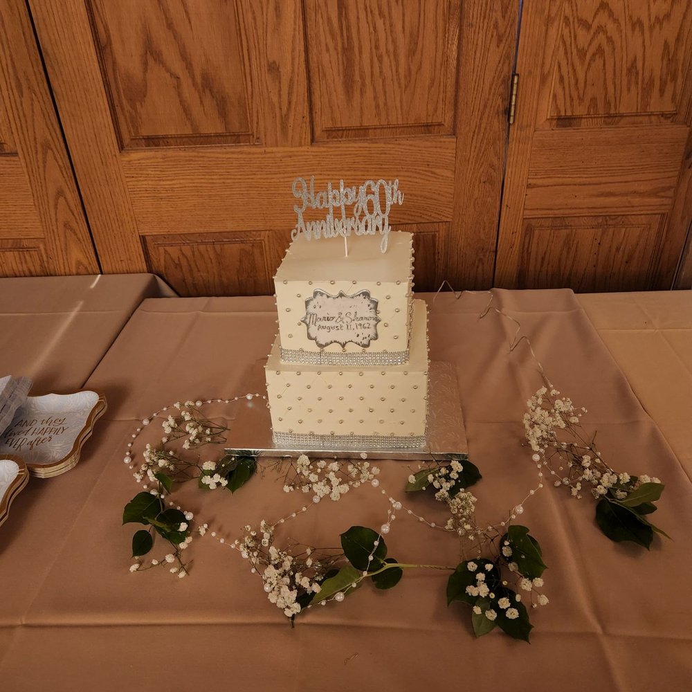 Fiene's Bakery - 2 layer 60th Anniversary wedding cake - Bakeries Near Me - Naperville, Illinois