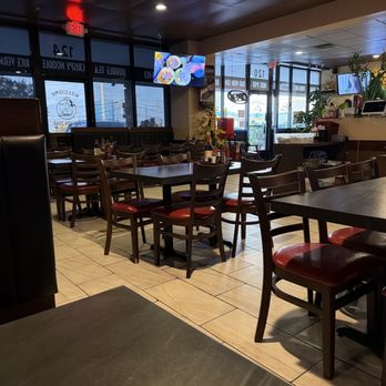 Pho 4 Star - Plenty of seating with delicious food showing on the TV - Vietnamese Near Me - Universal City, Texas