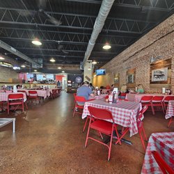 Big Tiny's BBQ - Inside